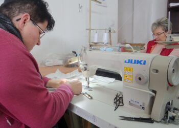 18.03.2020. Wilanów. Szycie maseczek / Ewa Pociejowska-Gawęda / Radio Kielce