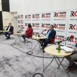 05.04.2020. Kielce. Studio Polityczne Radia Kielce. Na zdjęciu (od lewej): senator Krzysztof Słoń - PiS, Grzegorz Gałuszka - PSL, Julia Polakowska - Konfederacja Partia KORWiN, Paweł Wałdon - Platforma Obywatelska - Koalicja Obywatelska, Artur Pejas - Nowa Lewica / Kamil Król / Radio Kielce