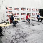 05.04.2020. Kielce. Studio Polityczne Radia Kielce. Na zdjęciu (od lewej): senator Krzysztof Słoń - PiS, Grzegorz Gałuszka - PSL, Julia Polakowska - Konfederacja Partia KORWiN, Paweł Wałdon - Platforma Obywatelska - Koalicja Obywatelska, Artur Pejas - Nowa Lewica / Kamil Król / Radio Kielce