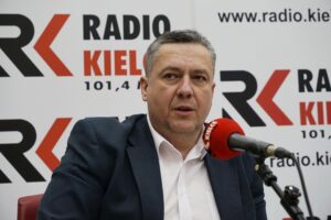 05.04.2020. Kielce. Studio Polityczne Radia Kielce. Na zdjęciu: Grzegorz Gałuszka - PSL / Kamil Król / Radio Kielce