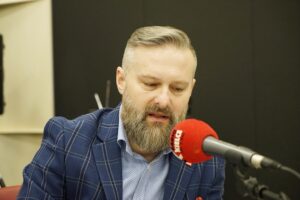 05.04.2020. Kielce. Studio Polityczne Radia Kielce. Na zdjęciu: Artur Pejas - Nowa Lewica / Kamil Król / Radio Kielce