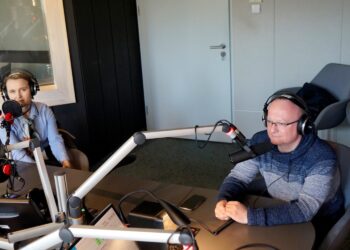 07.04.2020 Kielce. Punkty Widzenia: Na zdjęciu (od lewej): dr Magdalena Piłat-Borcuch - socjolog UJK w Kielcach i prof. Marcin Pasiarski - kierownik Kliniki Hematologii i Transplantacji Szpiku w ŚCO / Karol Żak / Radio Kielce