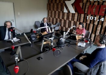 20.04.2020. Kielce. Punkty Widzenia. Na zdjęciu (od lewej): Witold Bruzda - Wojewódzki Inspektor Ochrony Środowiska w Kielcach, Mariusz Ściana - członek zarządu powiatu kieleckiego, Robert Szumielewicz - Radio Kielce i Sebastian Nowaczkiewicz - wójt gminy Sitkówka-Nowiny / Piotr Kwaśniewski / Radio Kielce
