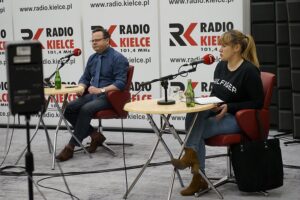 26.04.2020. Studio Polityczne Radia Kielce. Na zdjęciu: Andrzej Szejna - poseł Nowej Lewicy i Katarzyna Czech-Kruczek - Platforma Obywatelska / Robert Felczak / Radio Kielce