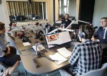 29.04.2020. Kielce. Punkty widzenia. Na zdjęciu (od lewej): Katarzyna Nowacka - świętokrzyski wicekurator oświaty, red. Michał Kita - Radio Kielce, Andrzej Pruś - przewodniczący Sejmiku Województwa Świętokrzyskiego; doradca wojewody, Michał Góźdź - dyrektor marketingu spółki zarządzającej Galerią Korona / Kamil Król / Radio Kielce