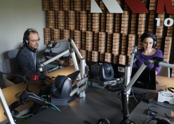 30.04.2020. Punkty Widzenia. Na zdjęciu (od lewej): Dariusz Saletra - prezes Centrum Medycznego PZU Zdrowie Artimed i Magdalena Sitek - Radio Kielce / Piotr Kwaśniewski / Radio Kielce