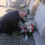 10.04.2020. Starachowice. Poseł Krzysztof Lipiec złożył kwiaty przy Panteonie Wielkich Polaków. Na zdjęciu: Krzysztof Lipiec - poseł PiS / Anna Głąb / Radio Kielce