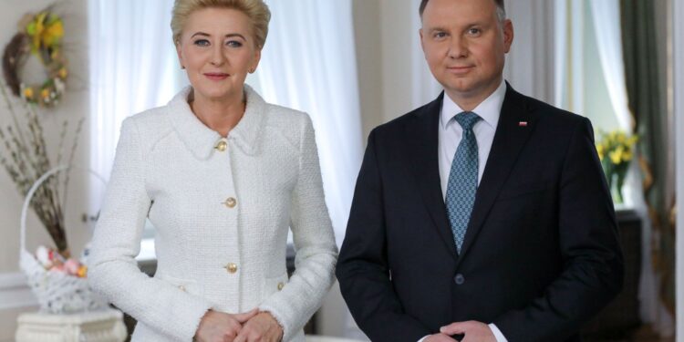 11.04.2020. Warszawa. Na zdjęciu: Agata Kornhauser-Duda i prezydent Andrzej Duda / KPRP