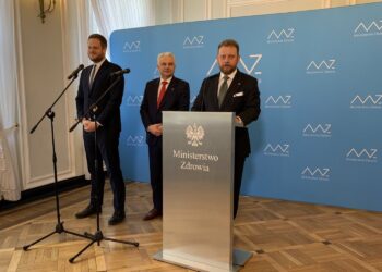 16.03.2020. Warszawa. Konferencja ministra zdrowia. Na zdjęciu (od lewej): Janusz Cieszyński - podsekretarz stanu, Waldemar Kraska - sekretarz stanu i Łukasz Szumowski - minister zdrowia / Ministerstwo Zdrowia/twitter