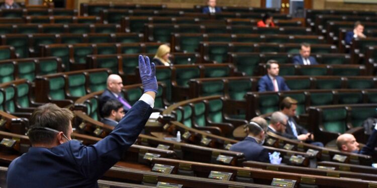 06.04.2020. Warszawa. Posiedzenie Sejmu / Sejm RP / twitter