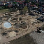 16.04.2020 Chęciny. Budowa parku miejskiego / Jarosław Kubalski / Radio Kielce