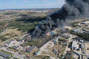 19.04.2020. Sitkówka-Nowiny. Pożar składowiska odpadów / Jarosław Kubalski / Radio Kielce