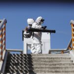 06.04.2020. Kielce. Dezynfekcja kładki dla pieszych przy ul. Źródłowej / Jarosław Kubalski / Radio Kielce