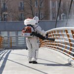 06.04.2020. Kielce. Dezynfekcja kładki dla pieszych przy ul. Źródłowej / Jarosław Kubalski / Radio Kielce