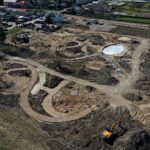 16.04.2020 Chęciny. Budowa parku miejskiego / Jarosław Kubalski / Radio Kielce