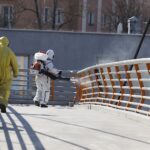 06.04.2020. Kielce. Dezynfekcja kładki dla pieszych przy ul. Źródłowej / Jarosław Kubalski / Radio Kielce