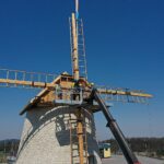 09.04.2020. Krasocin. Wiatrak typu „holender” / Jarosław Kubalski / Radio Kielce