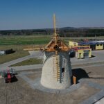 09.04.2020. Krasocin. Wiatrak typu „holender” / Jarosław Kubalski / Radio Kielce