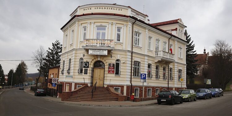 31.12.2019. Klimontów. Centrum miejscowości. Urząd miasta i gminy / Jarosław Kubalski / Radio Kielce