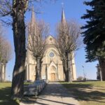 06.04.2020. Sulisławice. Plac przed sanktuarium / Grażyna-Szlęzak-Wójcik / Radio Kielce