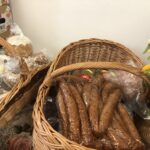 08.04.2020. Sandomierz. Caritas przekazuje żywność potrzebującym. / Grażyna Szlęzak-Wójcik / Radio Kielce