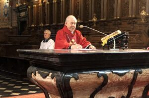 10.04.2020 Sandomierz. Liturgia Wielkiego Piątku w katedrze. Na zdjęciu: Edward Frankowski - biskup senior diecezji sandomierskiej / Grażyna Szlęzak-Wójcik / Radio Kielce