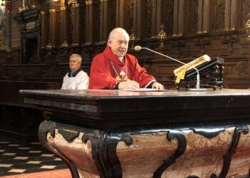 10.04.2020 Sandomierz. Liturgia Wielkiego Piątku w katedrze. Na zdjęciu: Edward Frankowski - biskup senior diecezji sandomierskiej / Grażyna Szlęzak-Wójcik / Radio Kielce