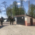 28.04.2020. Kurozwęki. Przekazanie żywności dla DPS-u w Kurozwękach / st .szer. Daniel Woś/10. Świętokrzyska Brygada Obrony Terytorialnej