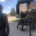 28.04.2020. Kurozwęki. Przekazanie żywności dla DPS-u w Kurozwękach