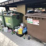 14.04.2020. Kielce. Przepełnione pojemniki w altanach śmietnikowych / Jarosław Kubalski / Radio Kielce