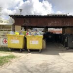 14.04.2020. Kielce. Przepełnione pojemniki w altanach śmietnikowych / Jarosław Kubalski / Radio Kielce