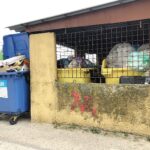 14.04.2020. Kielce. Przepełnione pojemniki w altanach śmietnikowych / Jarosław Kubalski / Radio Kielce