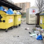 14.04.2020. Kielce. Przepełnione pojemniki w altanach śmietnikowych / Jarosław Kubalski / Radio Kielce