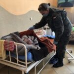 20.04.2020. Końskie. Żołnierze 10. ŚBOT pomagają osobom przebywającym w DPS / 10. Świętokrzyska Brygada Obrony Terytorialnej