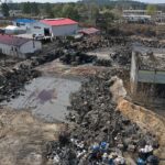 24.04.2020. Sitkówka-Nowiny. Składowisko niebezpiecznych odpadów przy ul. Perłowej po pożarze / Jarosław Kubalski / Radio Kielce