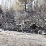 24.04.2020. Sitkówka-Nowiny. Składowisko niebezpiecznych odpadów przy ul. Perłowej po pożarze / Jarosław Kubalski / Radio Kielce