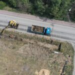 24.04.2020. Sitkówka-Nowiny. Udrażnianie rowów melioracyjnych / Jarosław Kubalski / Radio Kielce