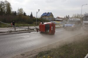 24.04.2020 Kielce. Dachowanie pojazdu na ul. Łódzkiej / Jarosław Kubalski / Radio Kielce