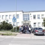 28.04.2020 Kielce. Konferencja starosty kieleckiego przed Powiatowym Urzędem Pracy / Jarosław Kubalski / Radio Kielce