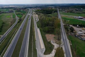 28.04.2020. Trasa S7, odcinek Chęciny - Jędrzejów / Jarosław Kubalski / Radio Kielce