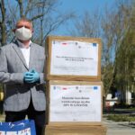 27.04.2020. Busko-Zdrój. Pomoc dla domów pomocy społecznej. Na zdjęciu: Paweł Gładkiewicz / Marta Gajda