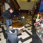 12.04.2020 Iwaniska. Tarabanienie w pustym kościele w czasie pandemii koronawirusa / Emilia Sitarska / Radio Kielce