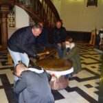 12.04.2020 Iwaniska. Tarabanienie w pustym kościele w czasie pandemii koronawirusa / Emilia Sitarska / Radio Kielce