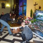 12.04.2020 Iwaniska. Tarabanienie w pustym kościele w czasie pandemii koronawirusa / Emilia Sitarska / Radio Kielce