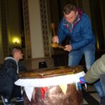 12.04.2020 Iwaniska. Tarabanienie w pustym kościele w czasie pandemii koronawirusa / Emilia Sitarska / Radio Kielce