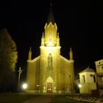 12.04.2020 Iwaniska. Tarabanienie w pustym kościele w czasie pandemii koronawirusa / Emilia Sitarska / Radio Kielce