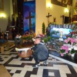 12.04.2020 Iwaniska. Tarabanienie w pustym kościele w czasie pandemii koronawirusa / Emilia Sitarska / Radio Kielce