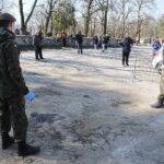 06.04.2020 Kielce. Caritas i Wojska Obrony Terytorialnej rozdają żywność potrzebującym / Jarosław Kubalski / Radio Kielce