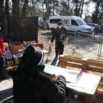 06.04.2020 Kielce. Caritas i Wojska Obrony Terytorialnej rozdają żywność potrzebującym / Jarosław Kubalski / Radio Kielce