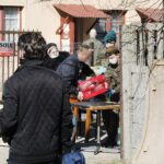 06.04.2020 Kielce. Caritas i Wojska Obrony Terytorialnej rozdają żywność potrzebującym / Jarosław Kubalski / Radio Kielce